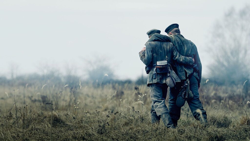 Paul Baumer dan Stanislaus Katczinsky, karakter utama All Quiet on the Western Front (Reiner Bajo/Netflix)
